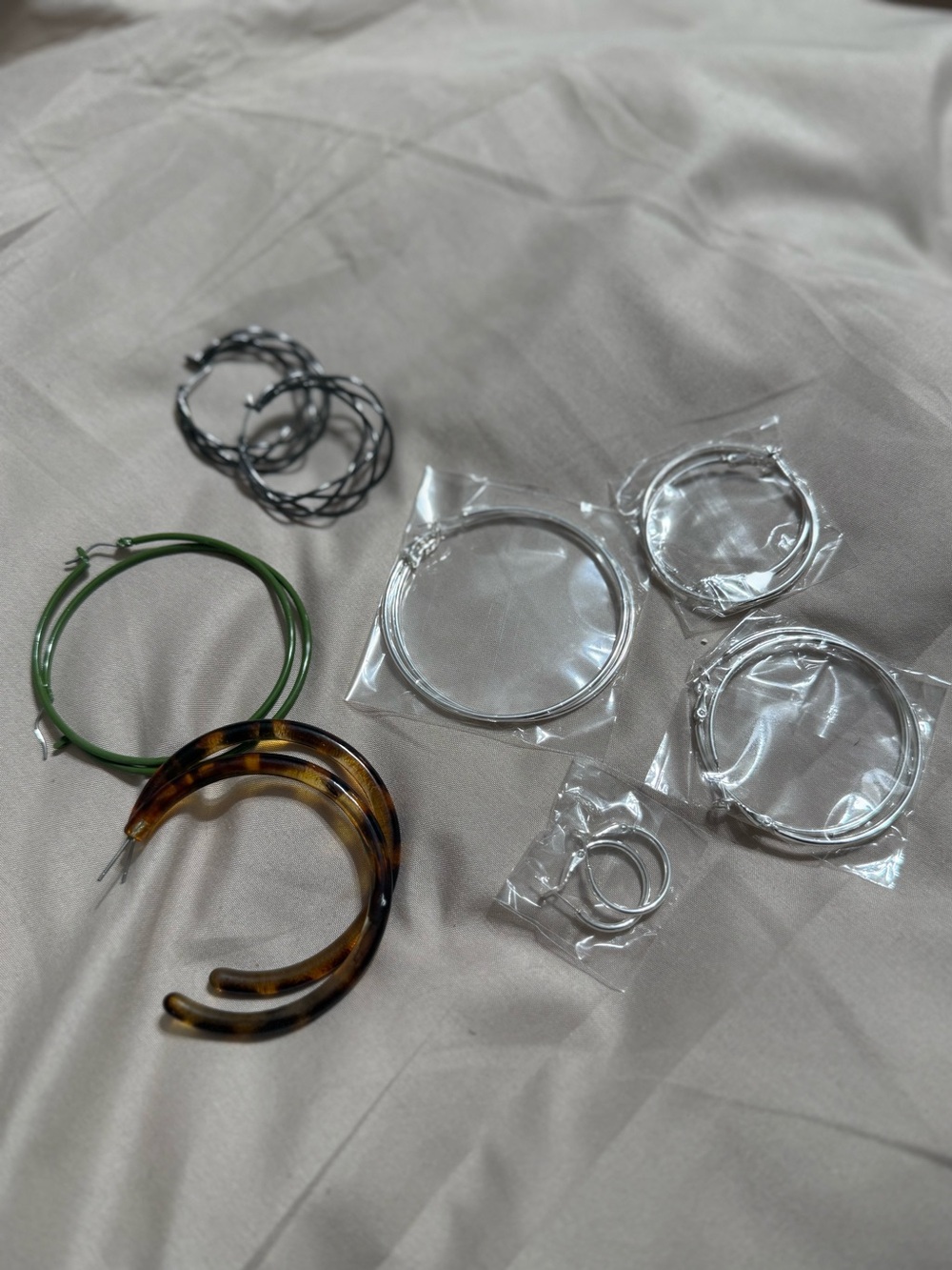 7 Pair Mixed Hoop Earrings Lot Silver Tortoise Green Black
